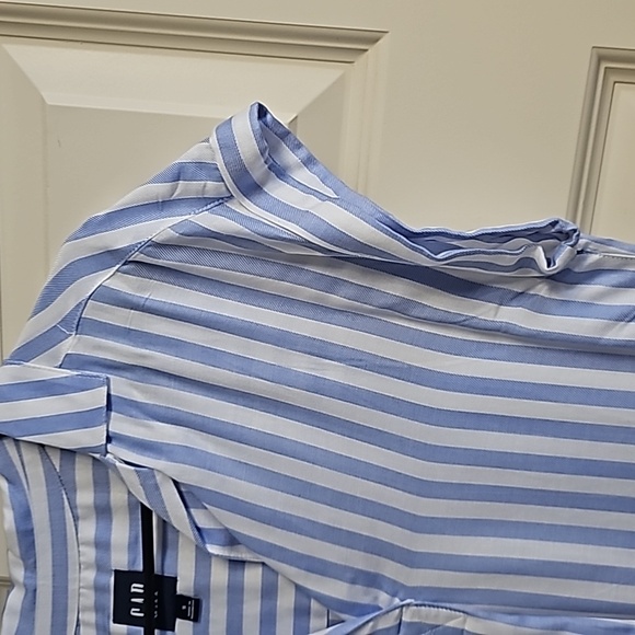 GAP blue & white top - Picture 3 of 3